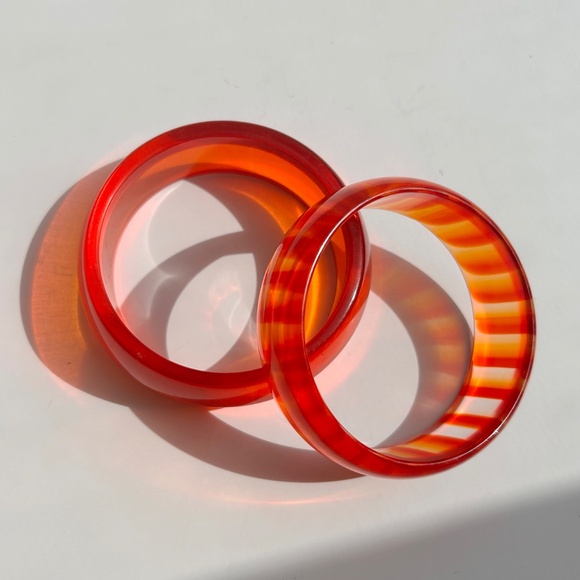 Two Vintage 60s Genuine Lucite Best Plastics Bangle Bracelets - Picture 10 of 11